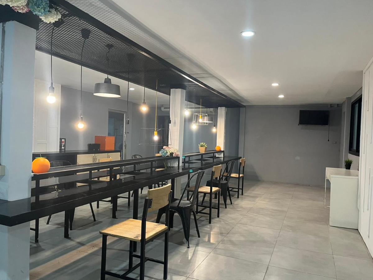 曼谷 V30 Sukhumvit酒店 外观 照片