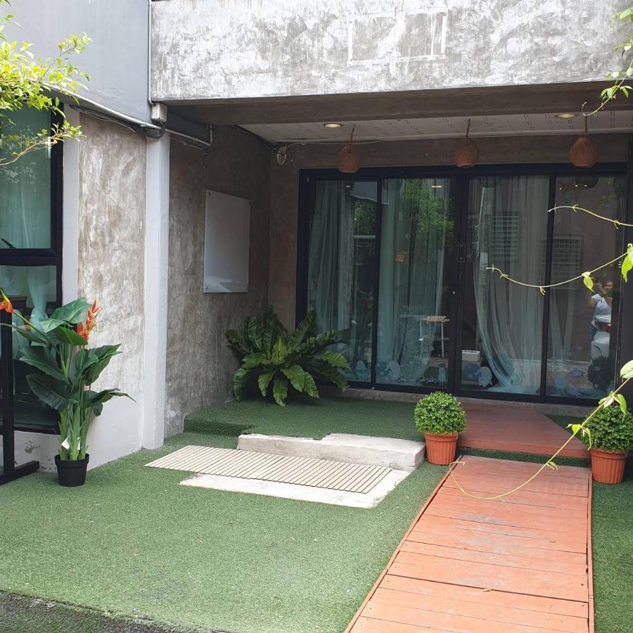 曼谷 V30 Sukhumvit酒店 外观 照片