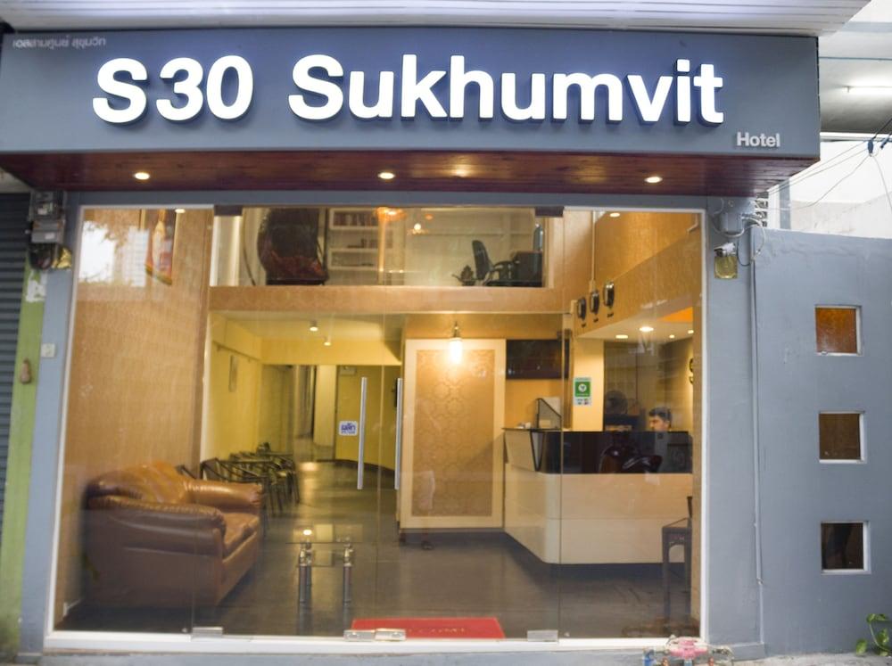 曼谷 V30 Sukhumvit酒店 外观 照片