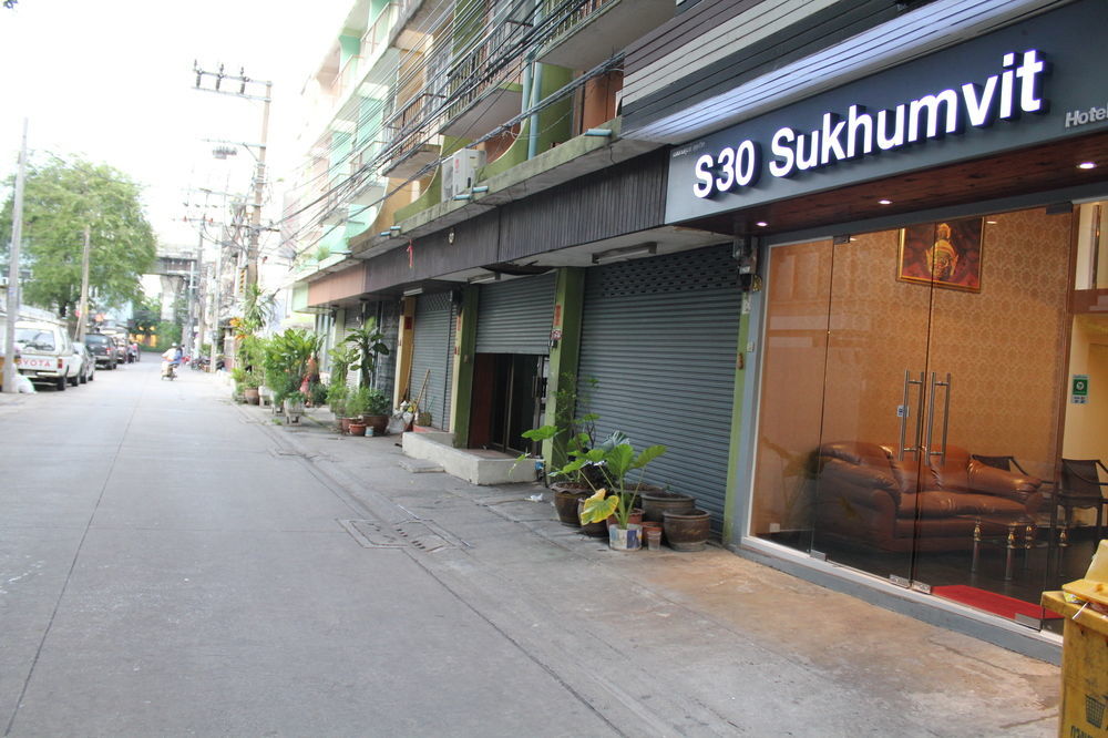 曼谷 V30 Sukhumvit酒店 外观 照片
